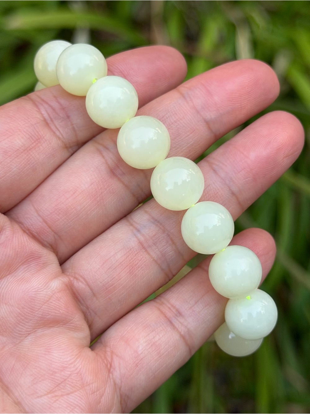 12mm stretchable natural yellow jade bracelet 2513 - Picture 3 of 8